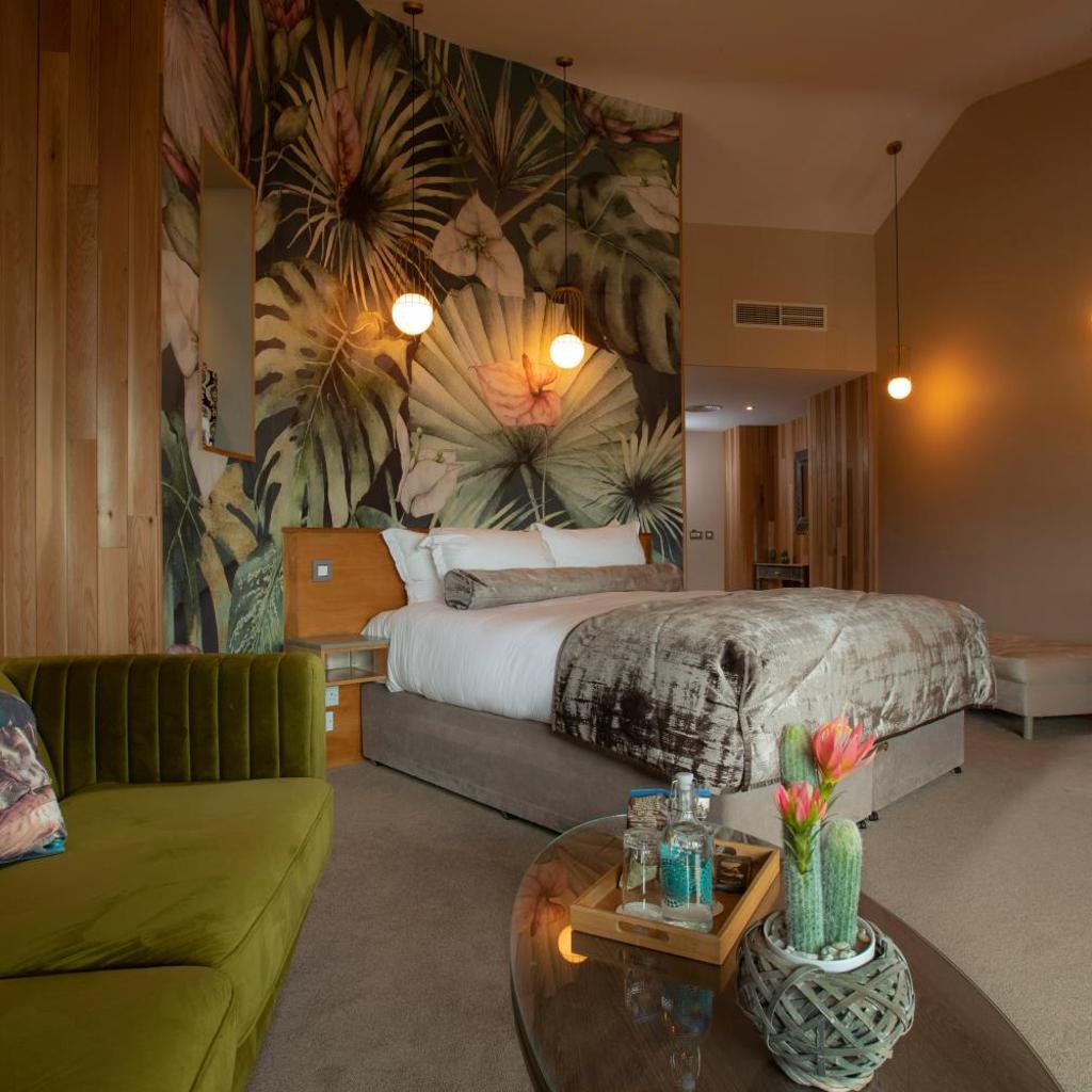 Wineport Lodge — 
