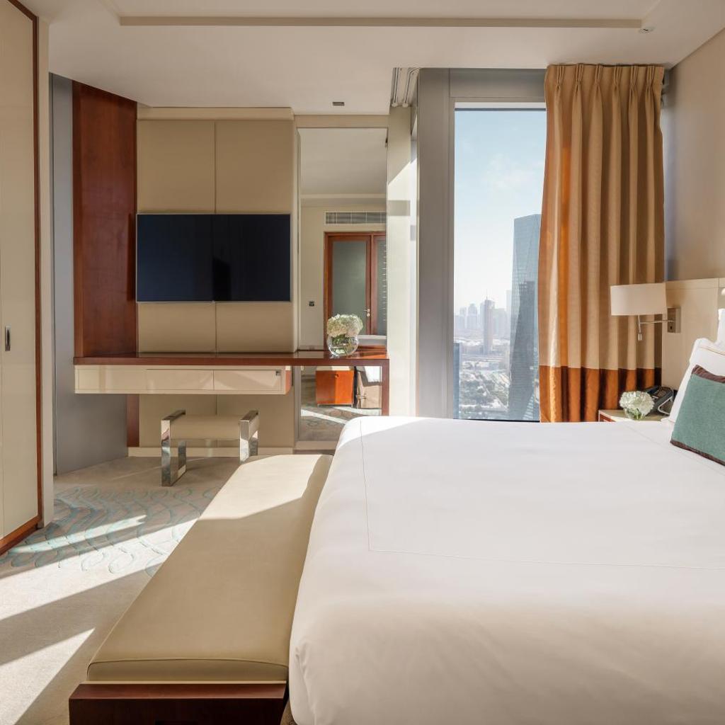 Jumeirah Emirates Towers Dubai — 
