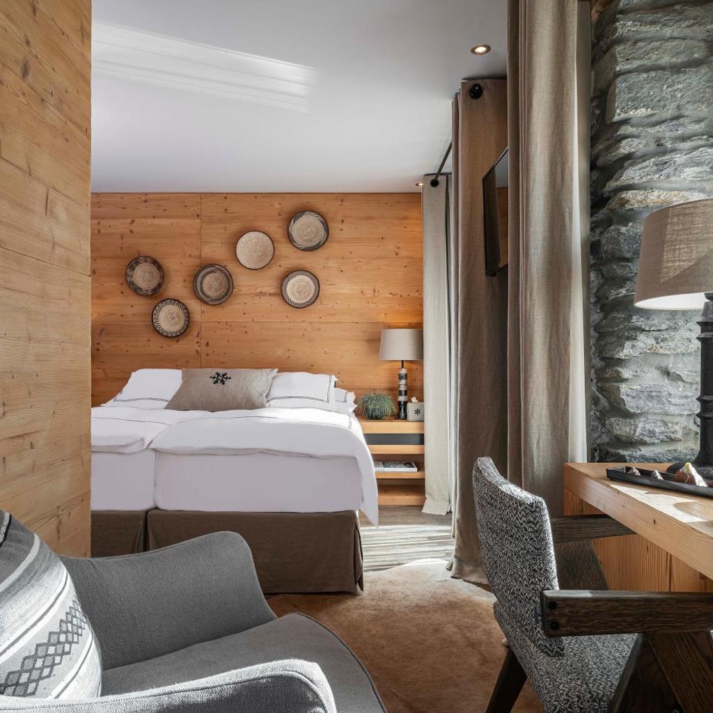 Unique Hotel Post — 