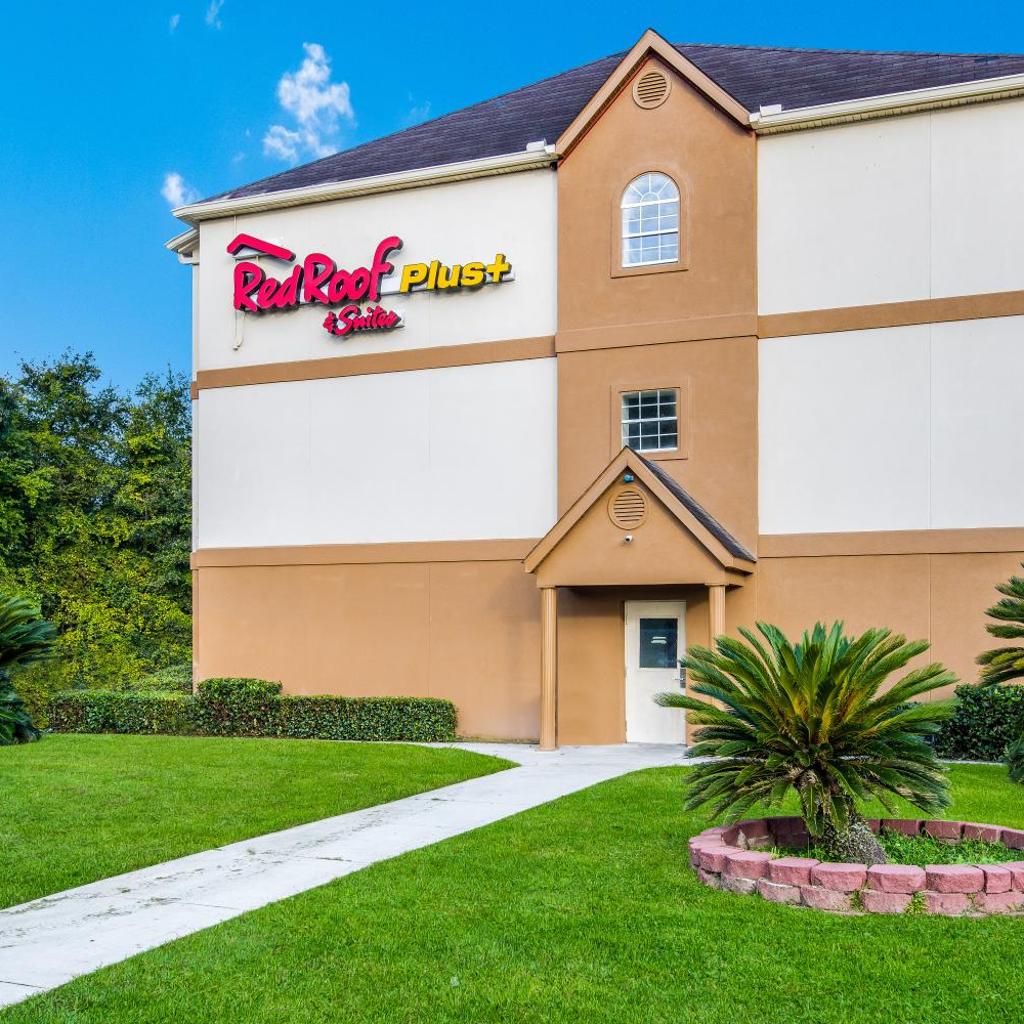 Photograph of Red Roof Inn PLUS+ & Suites Savannah – I-95