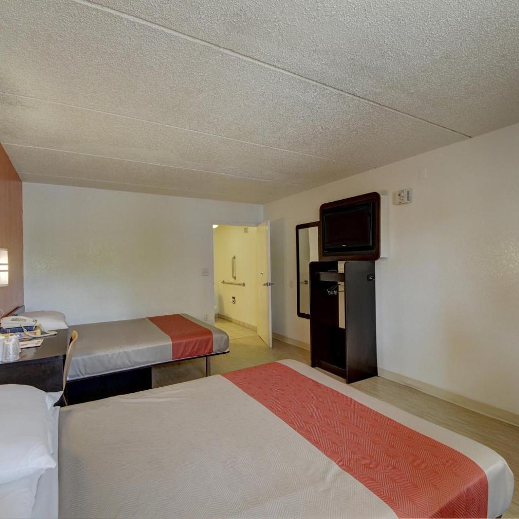 Photograph of Motel 6-San Antonio, TX - Downtown - Market Square