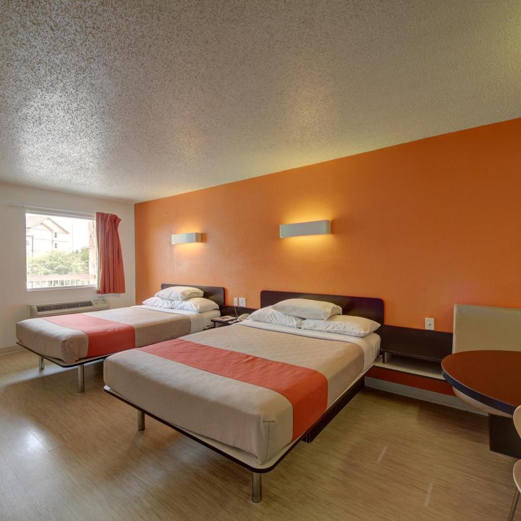 Photograph of Motel 6-San Antonio, TX - Downtown - Market Square