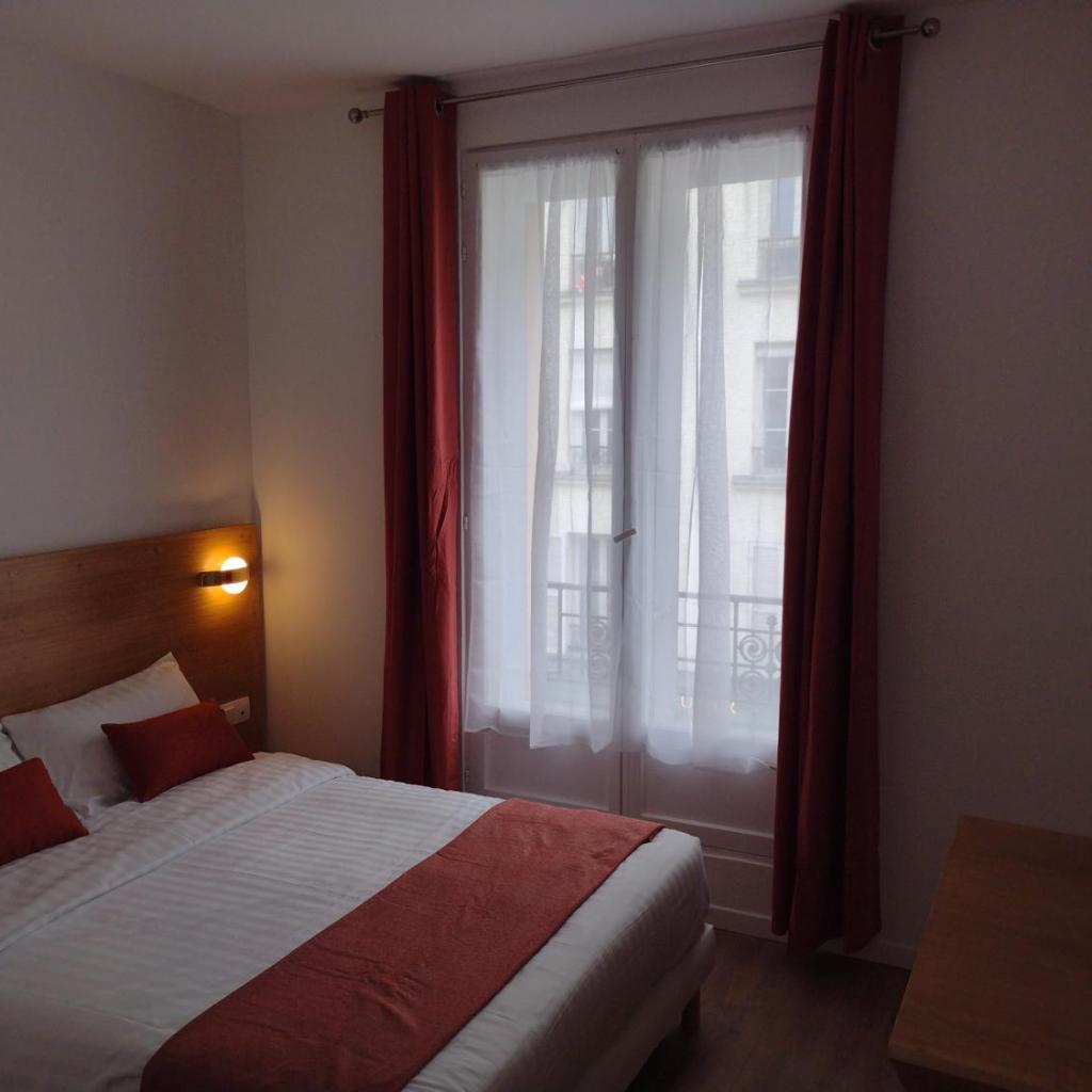 Photograph of Dupleix Hotel
