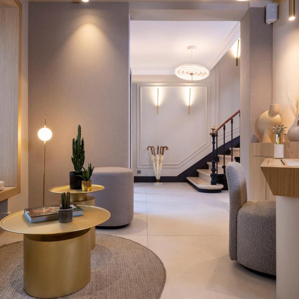 Hôtel Beige — 