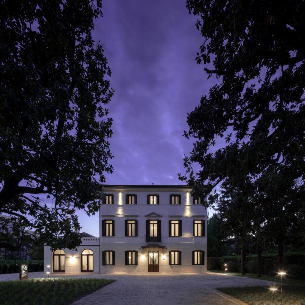 The Foscarini — 