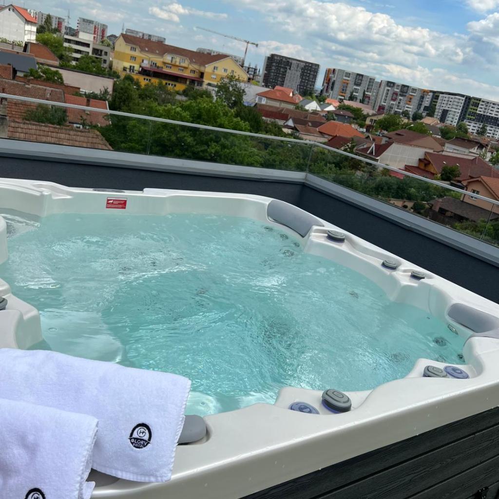 Hotel Glory — 