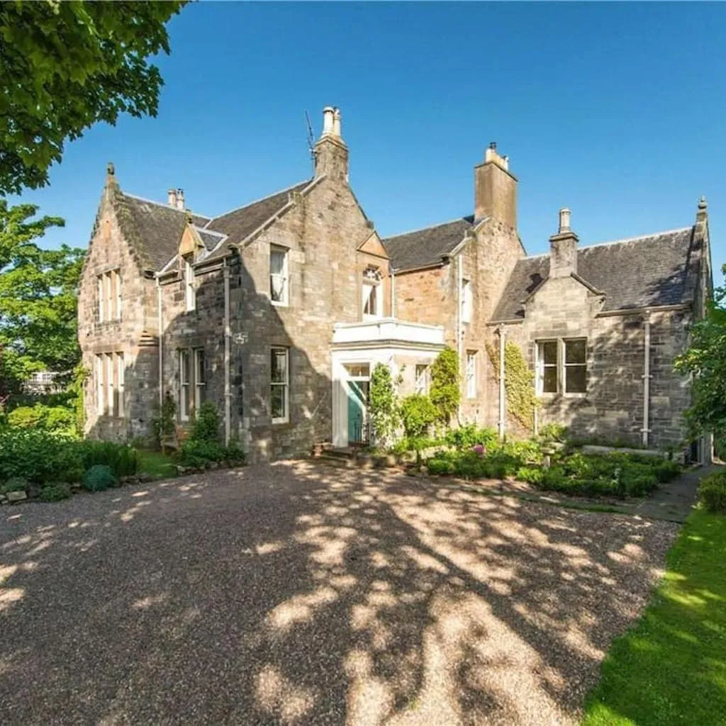 Luxury 5-bed Villa - Winfields House