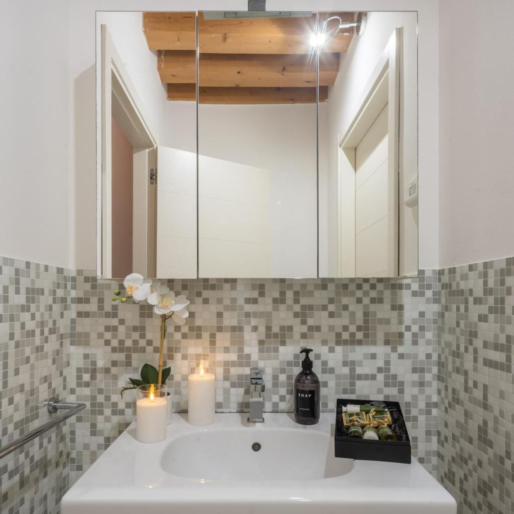 Photograph of Centrale Mazzoni Apartments R&R