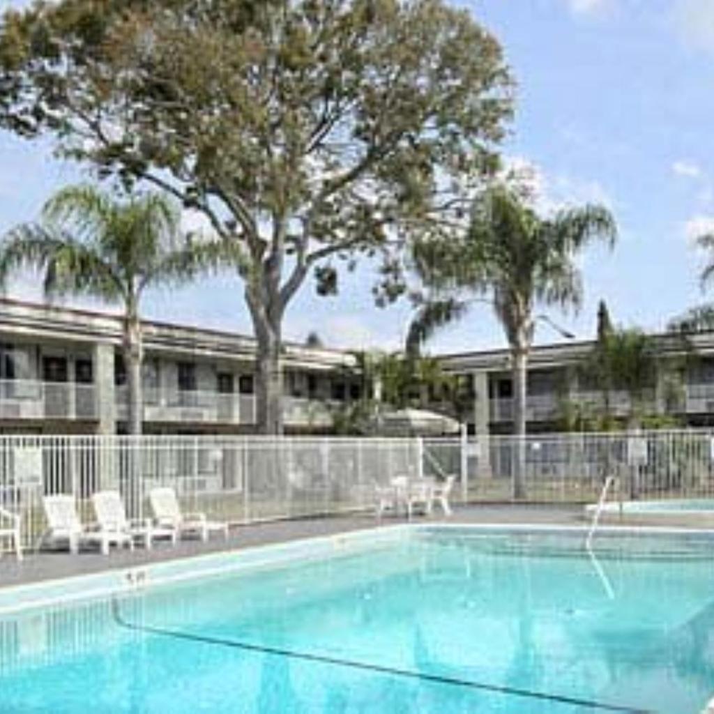 Photograph of Quality Inn Saint Petersburg North-Tampa Bay
