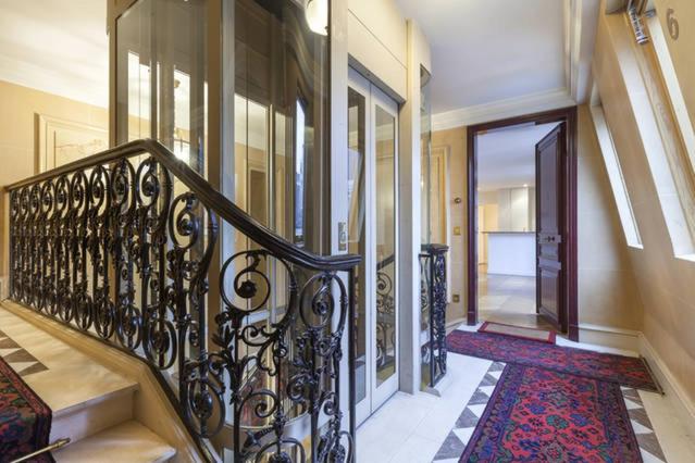 Photograph of Luxury Arch of triumph and Champs elysées flat