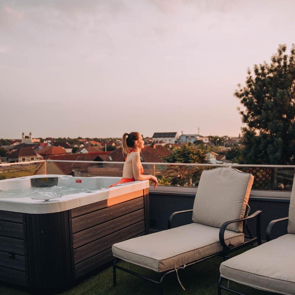 Hotel Glory — 