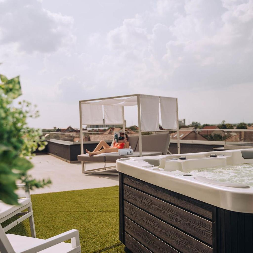 Hotel Glory — 