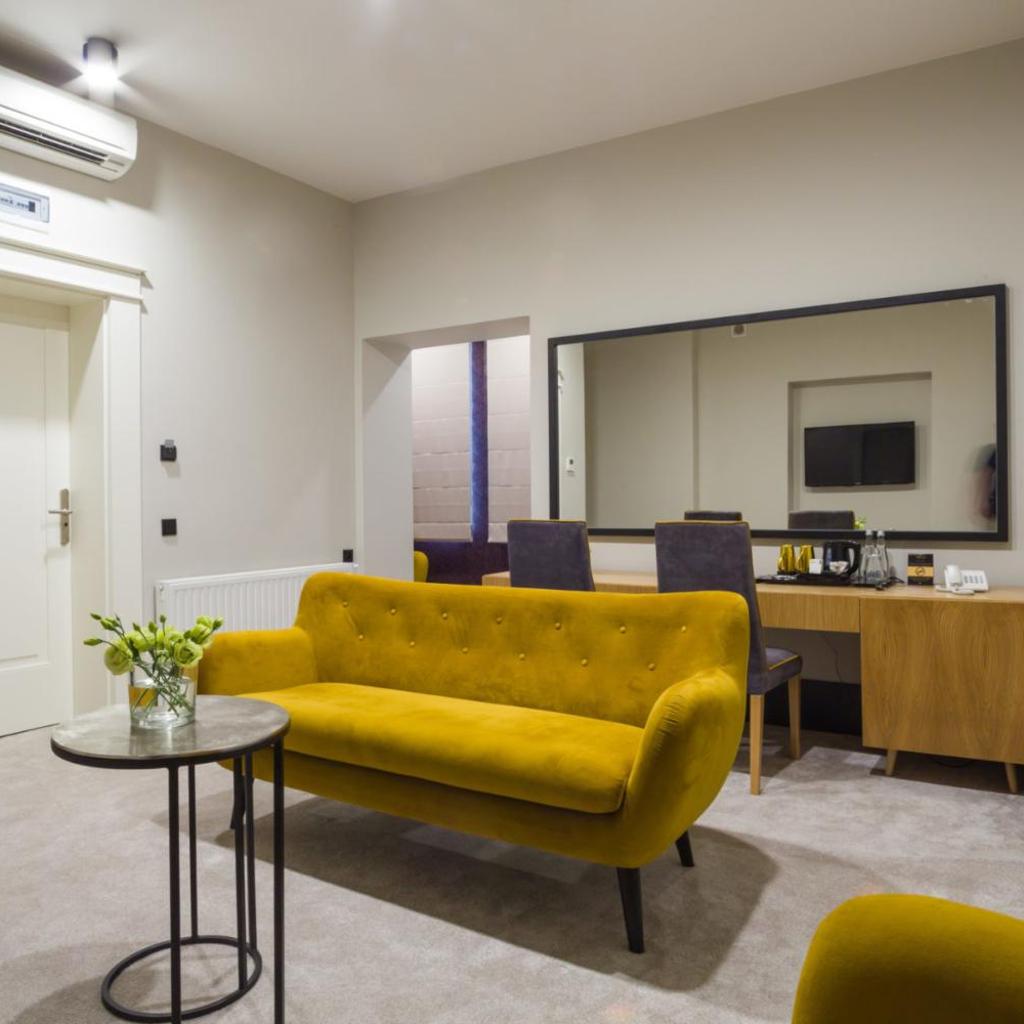 Hotel Nihil Novi — 