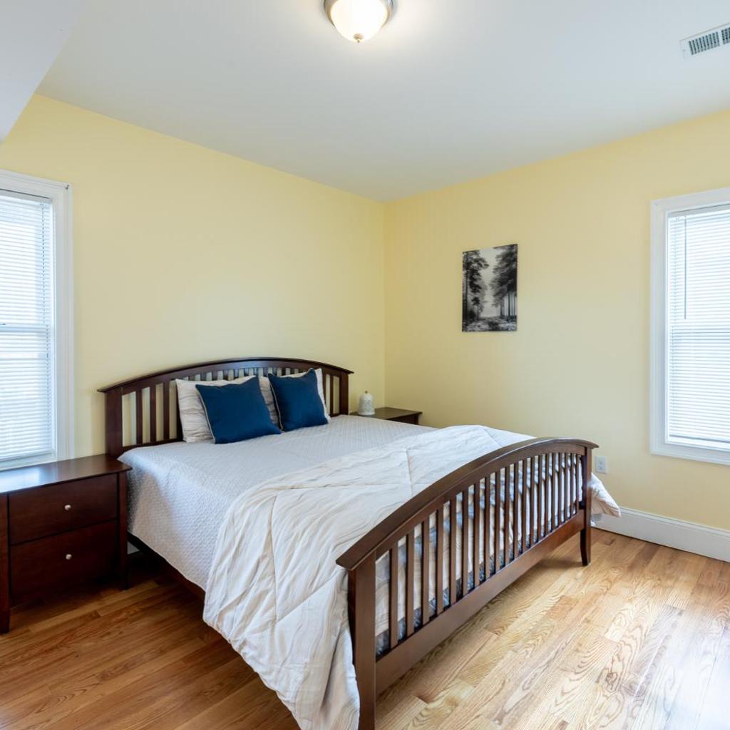 Photograph of Vibrant 4BR Boston Apt - Balcony, Bathtub, TV near I-95 & Pet Friendly 903