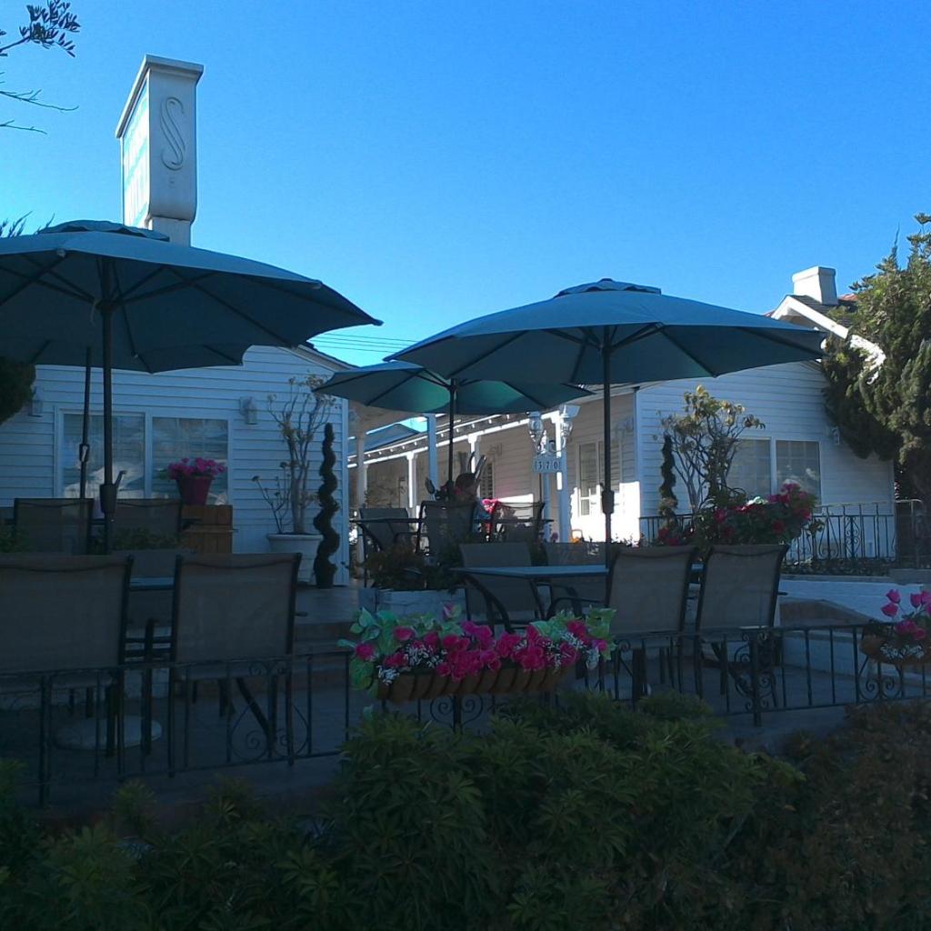 Photograph of El Rancho Motel