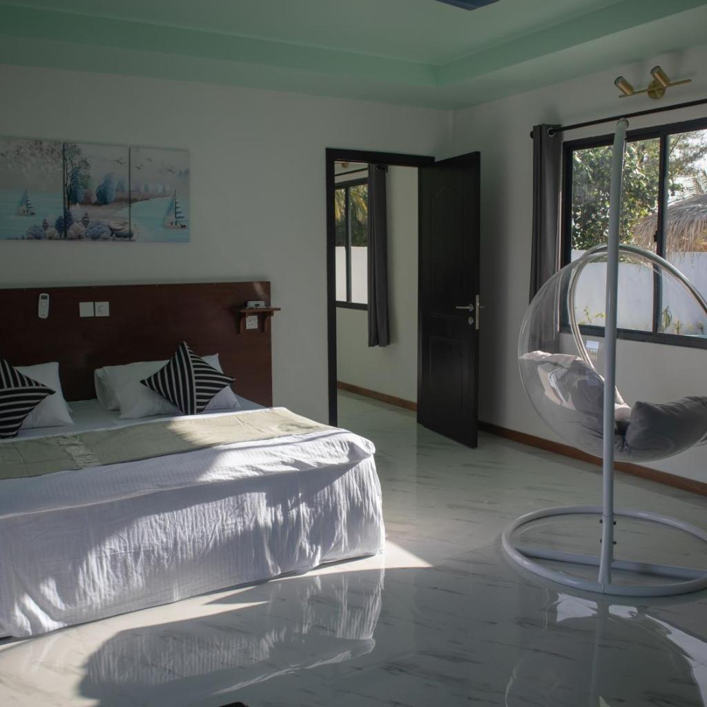 Clouds Beach Retreat Laamu Gan, photo 3
