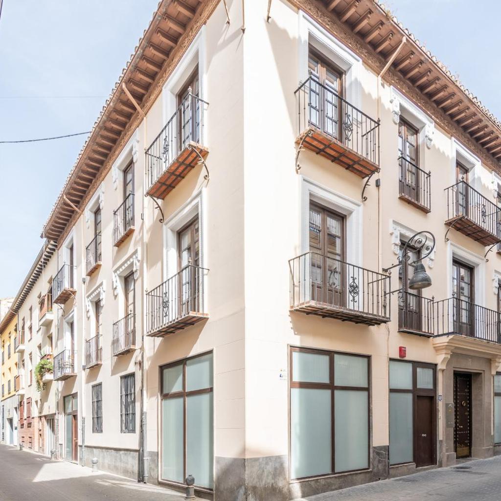 Photograph of Apartamentos Luna Suites Palacio Dorita