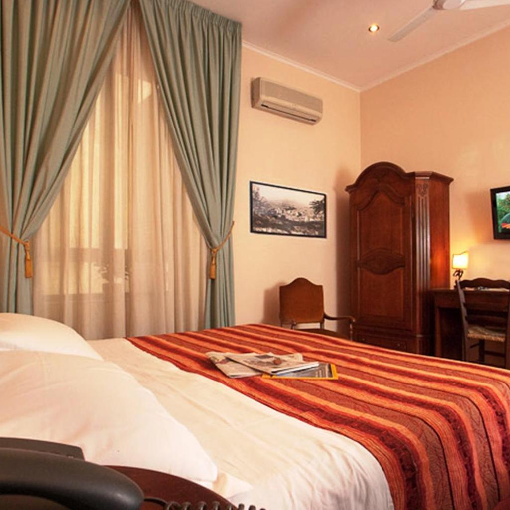 Photograph of Hotel Toledo