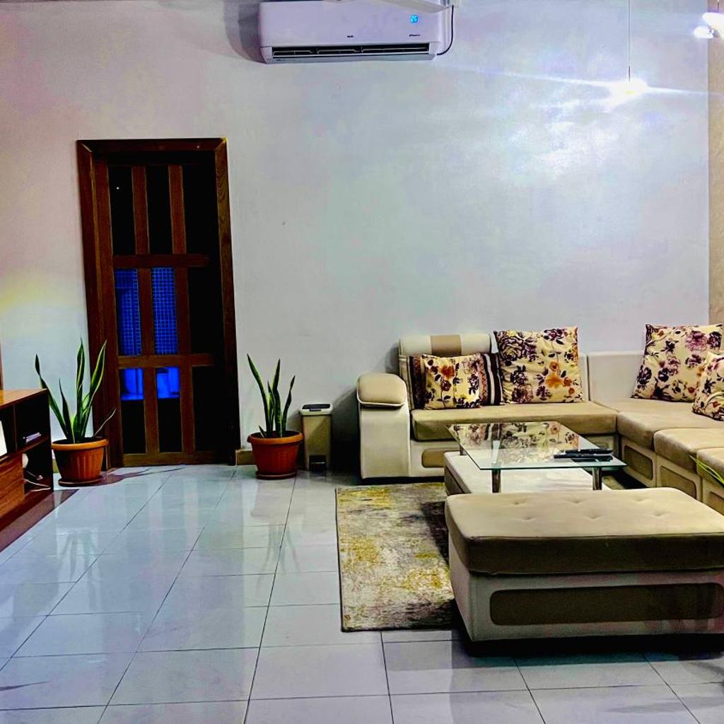 Muladdu Inn, image 1 of 6