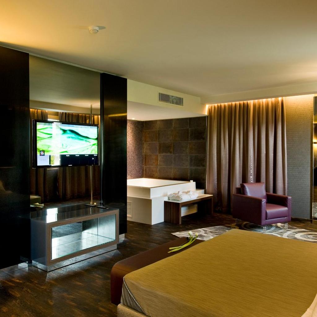 Viola Mhotel — 