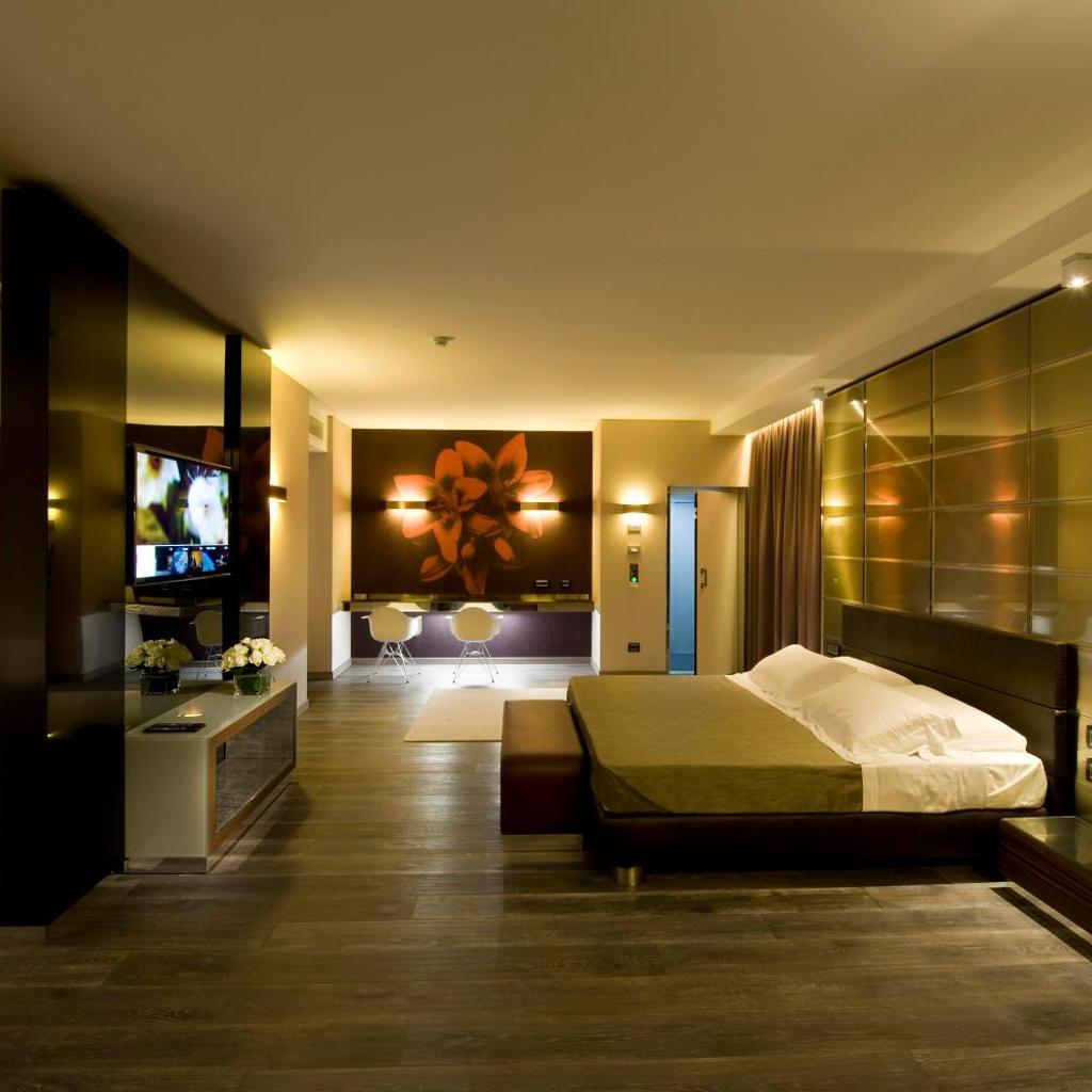 Viola Mhotel — 