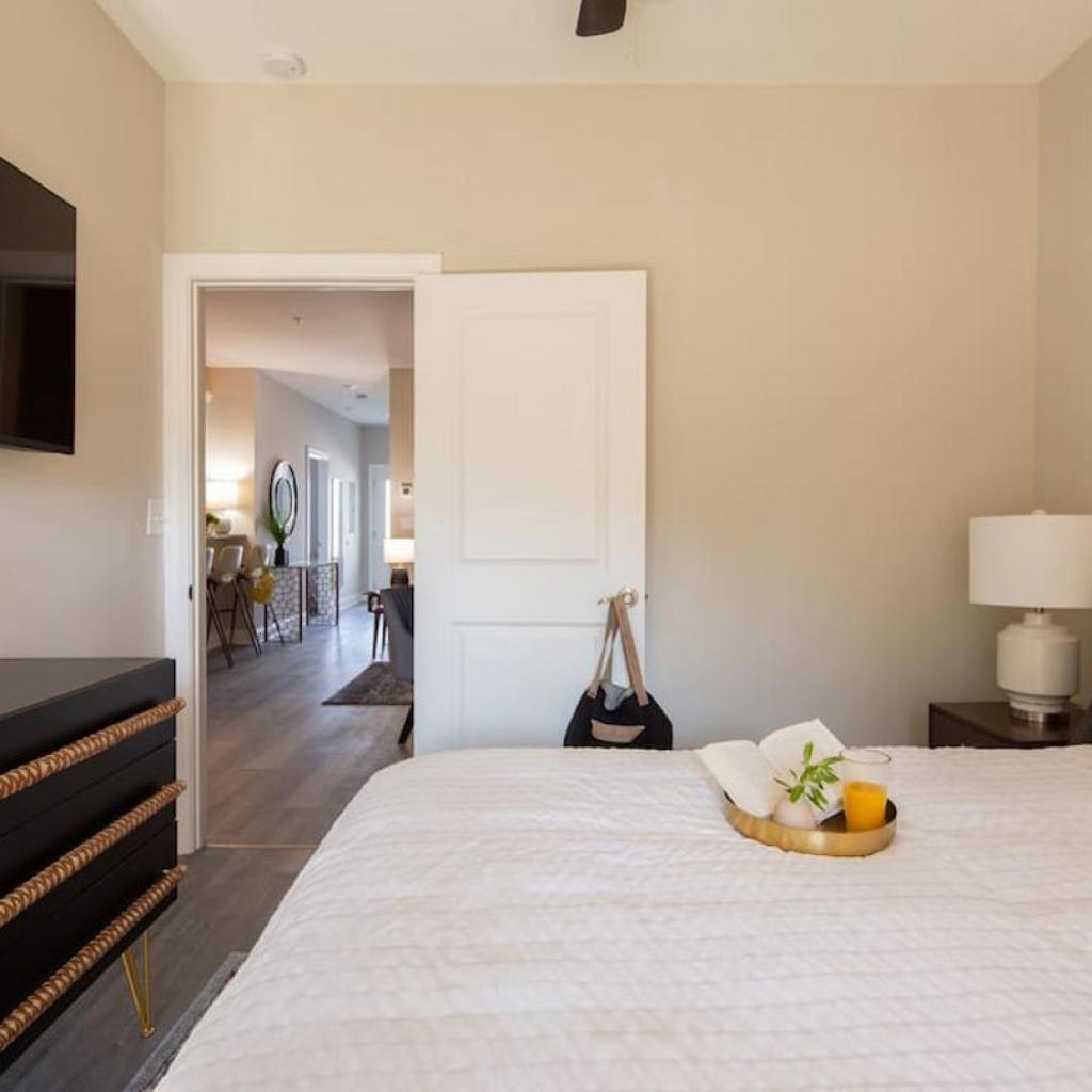 Photograph of Lovely 4BR King Beds Steps To Beach And Pier H