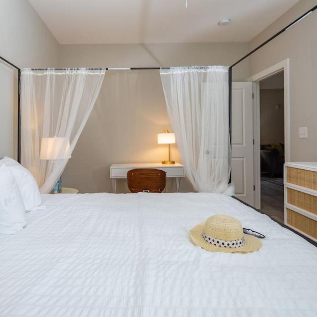 Photograph of Lovely 4BR King Beds Steps To Beach And Pier H