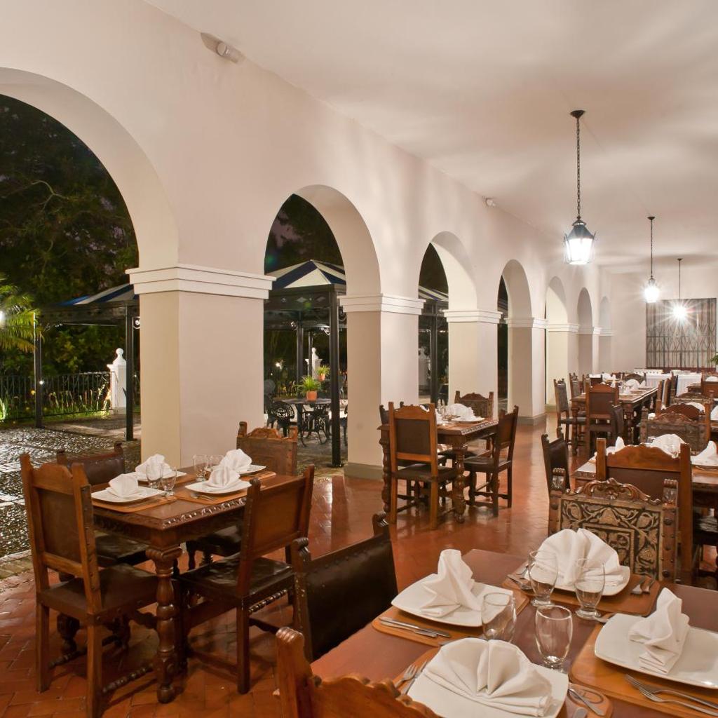 Hotel Dann Monasterio — 