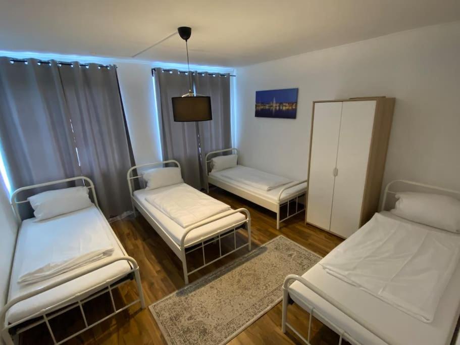Photograph of Apartment City Süd- 5 Zimmer_15 Personen _ Komplett_eingerichtet