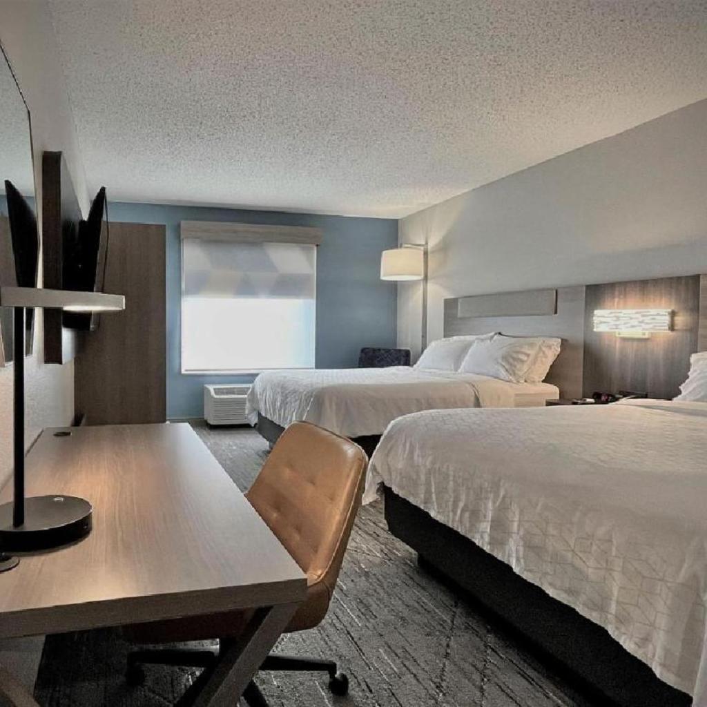 Photograph of Holiday Inn Express and Suites Tampa I-75 at Bruce B. Downs by IHG