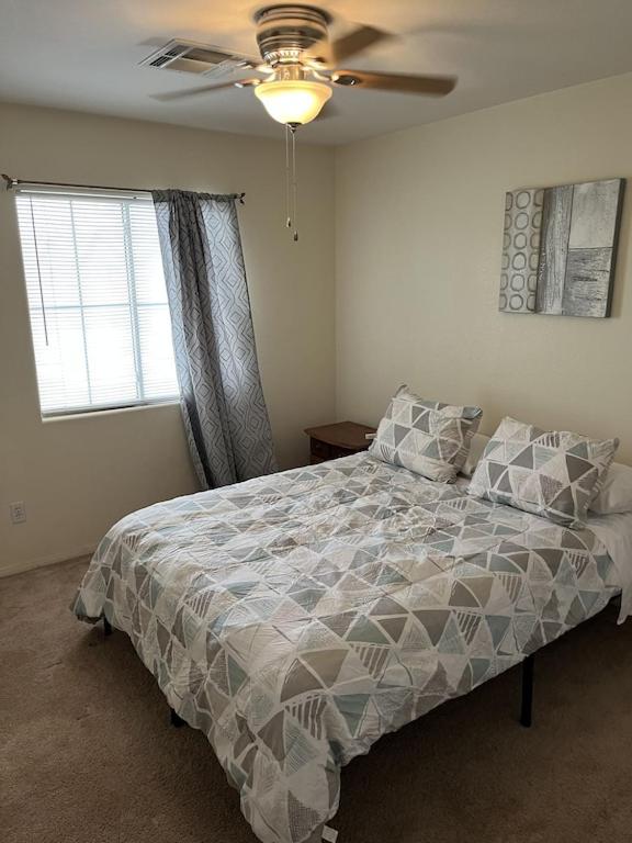 Photograph of Vic's 3 bedroom 4beds & POOL centrally located!