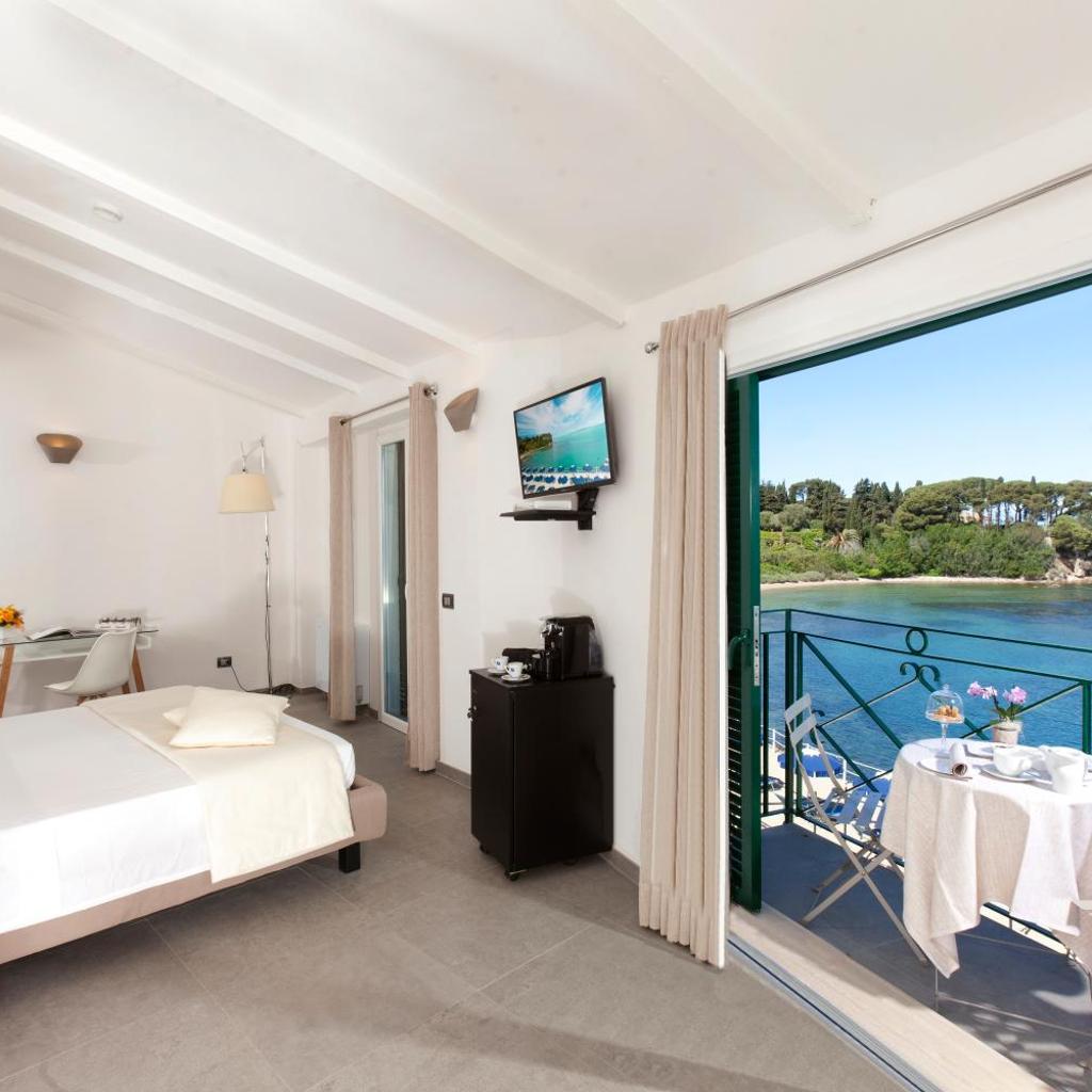 Hotel Villa Domizia — 