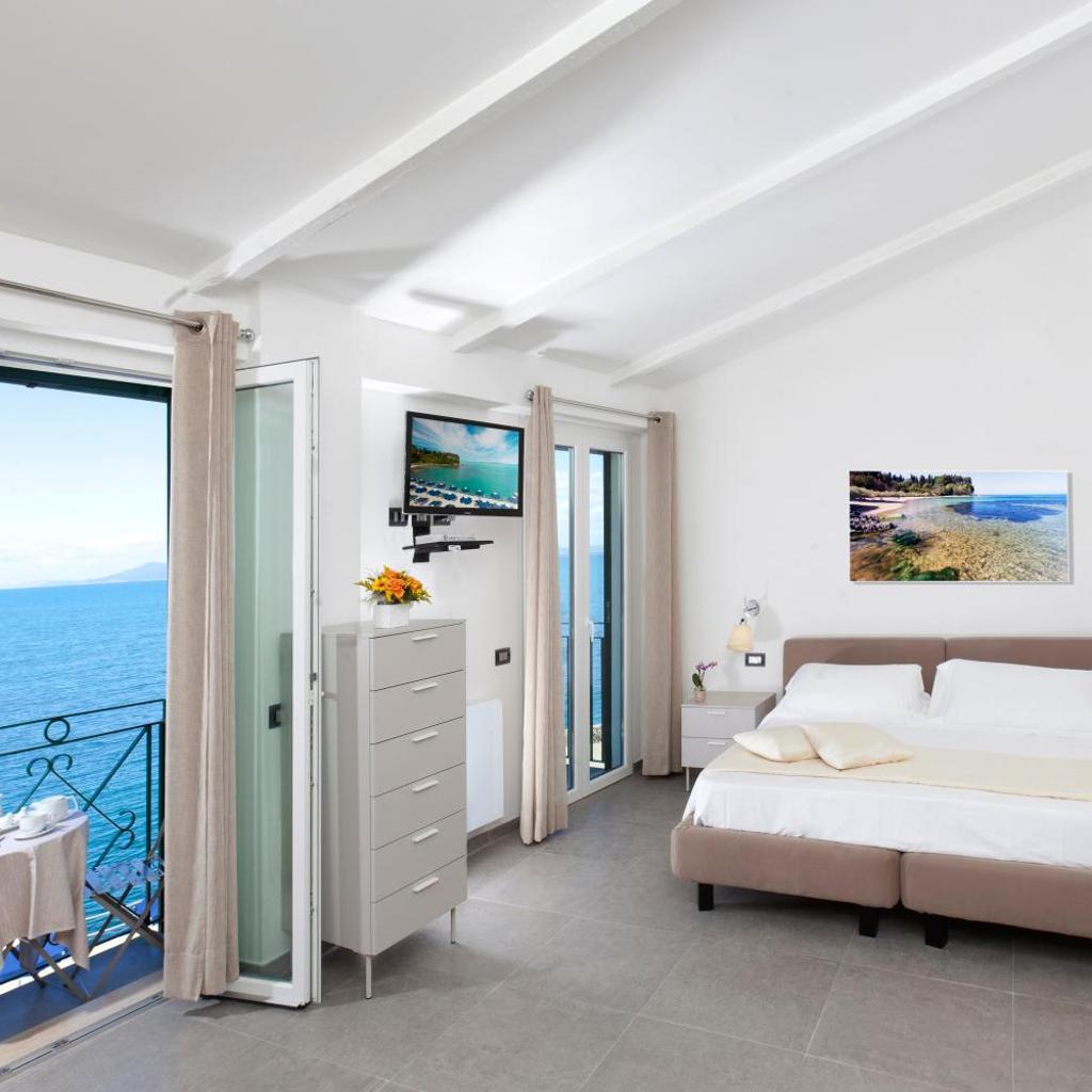 Hotel Villa Domizia — 