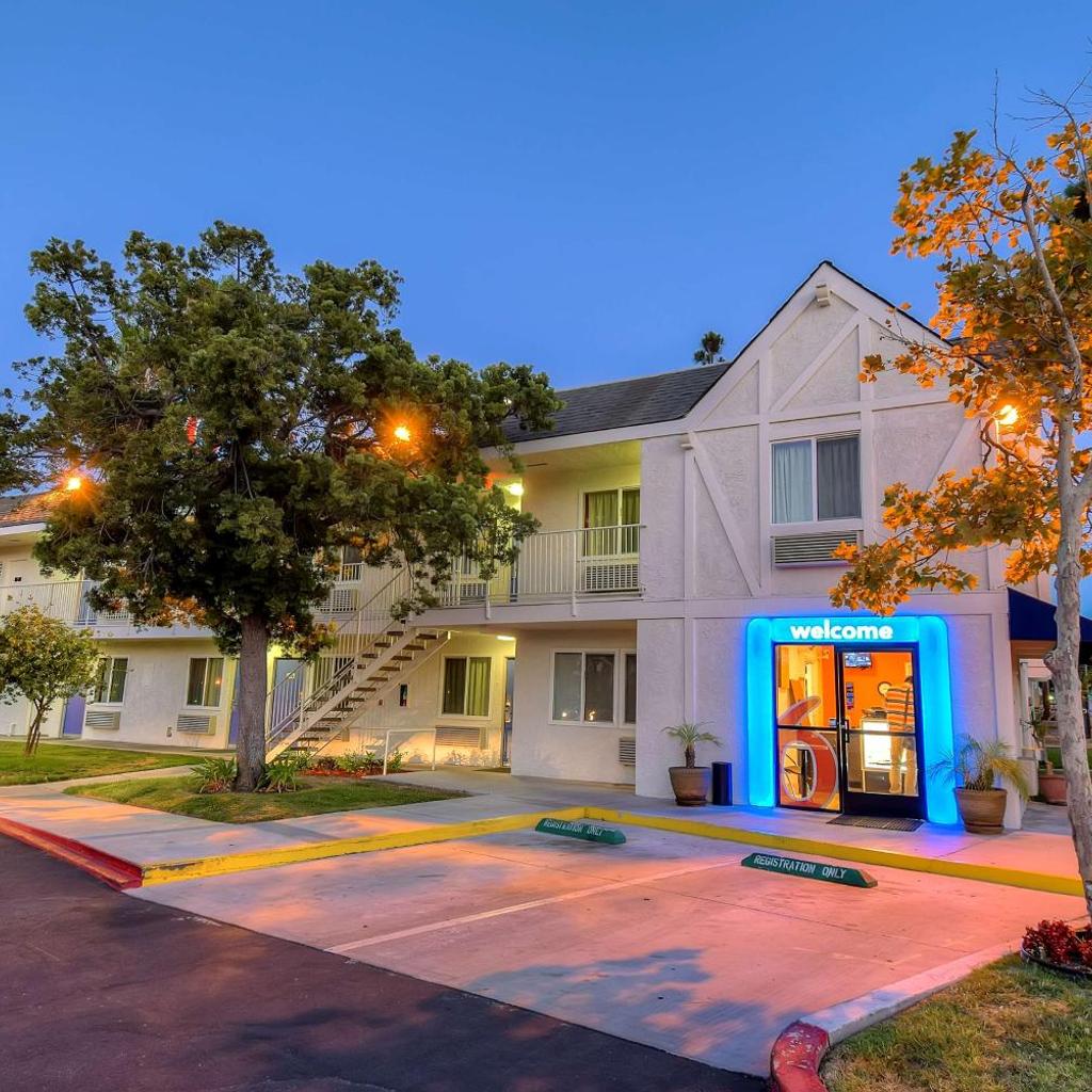 Photograph of Motel 6-San Diego, CA - North
