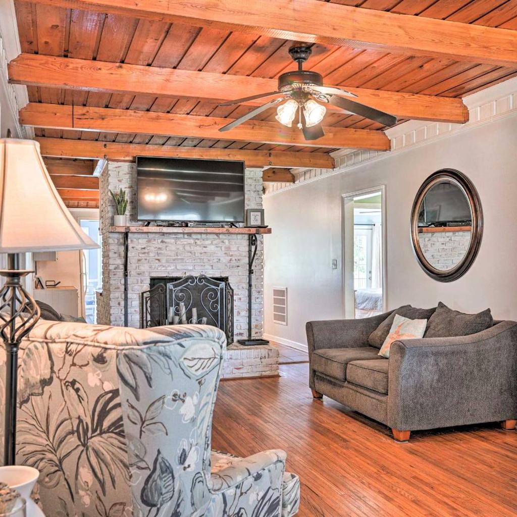 Photograph of Murrells Inlet Upstairs Unit: 1 Block to Beach!