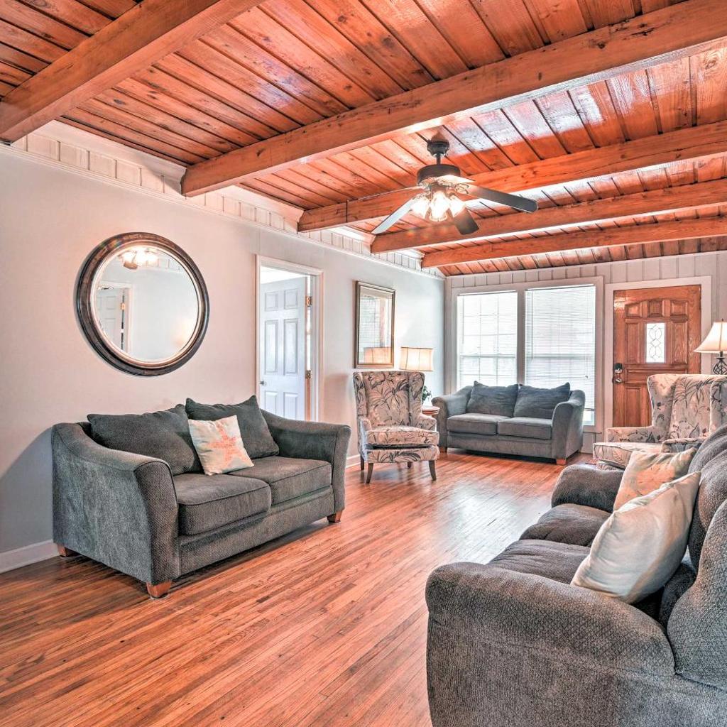 Photograph of Murrells Inlet Upstairs Unit: 1 Block to Beach!