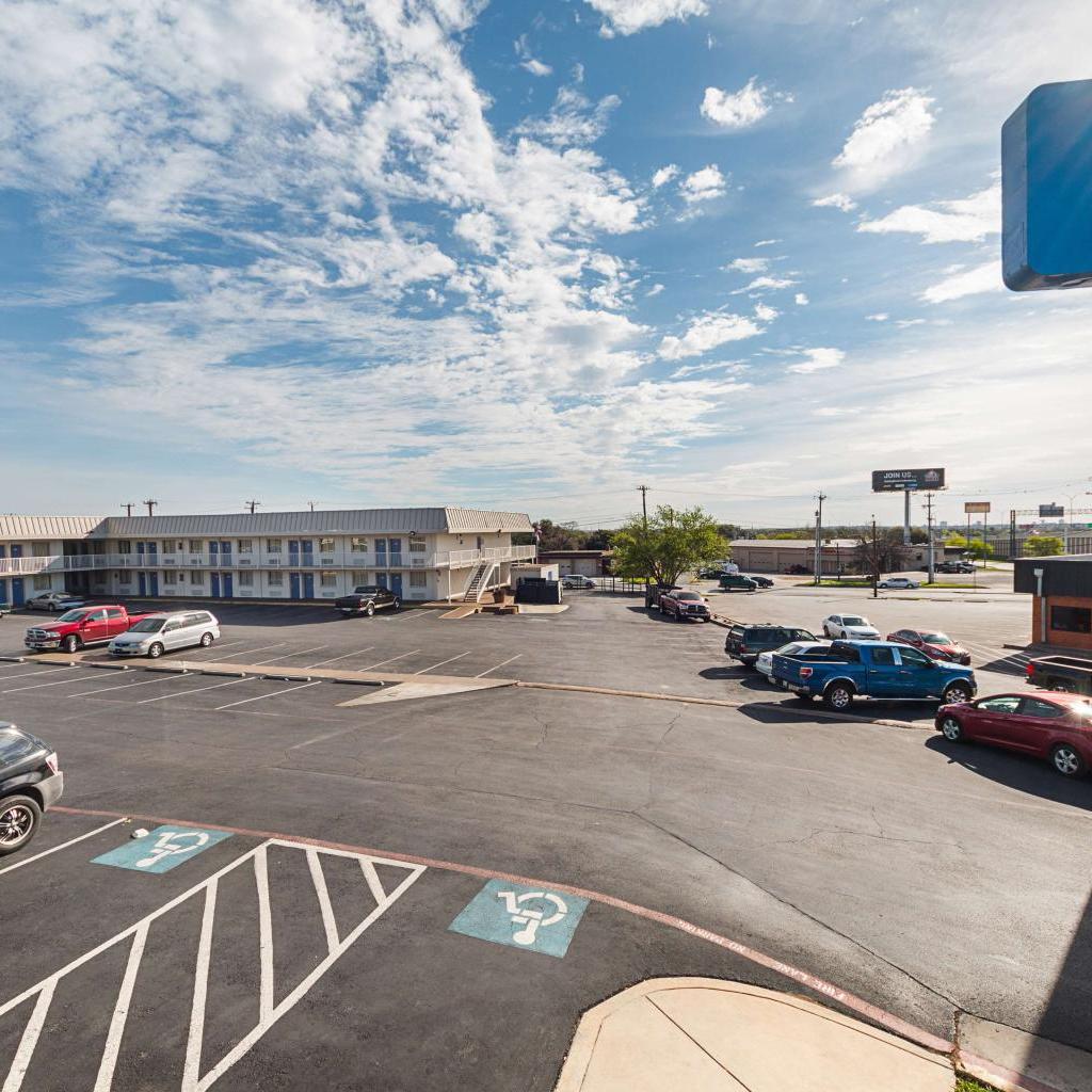 Photograph of Motel 6 San Antonio TX I10 West