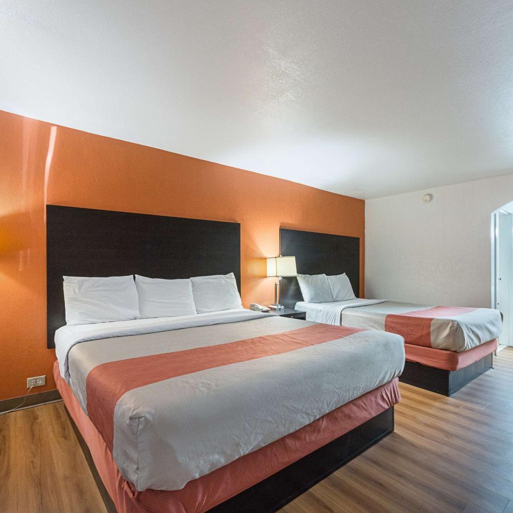 Photograph of Motel 6 San Antonio TX I10 West