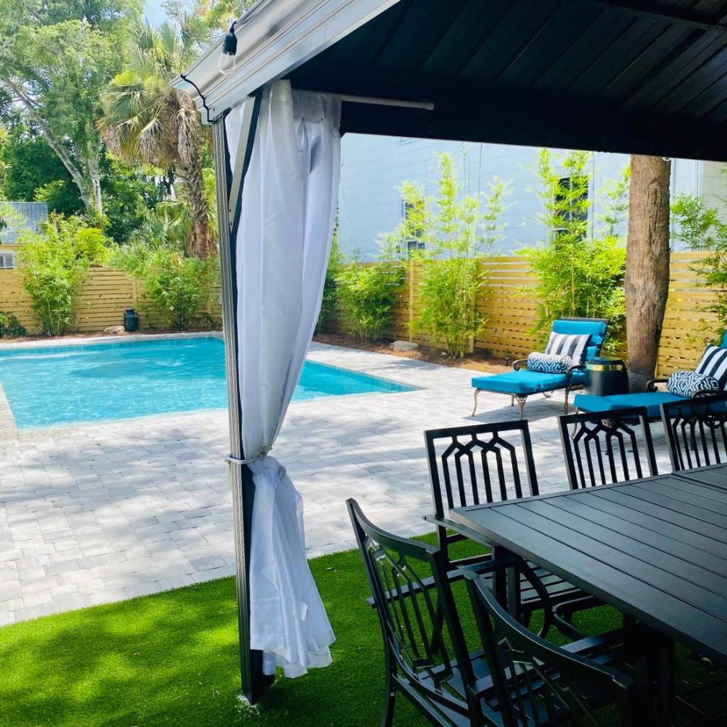 Photograph of The Gatsby Mansion Heated Pool Heart of Town