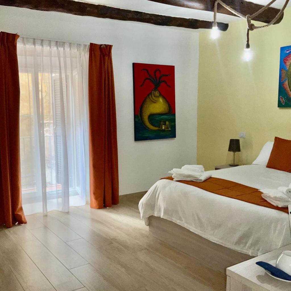 Photograph of 'A Room de' Scugnizzi