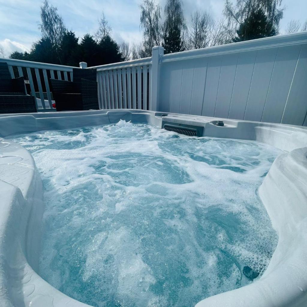 Photograph of Evergreen Lodge with Hot Tub