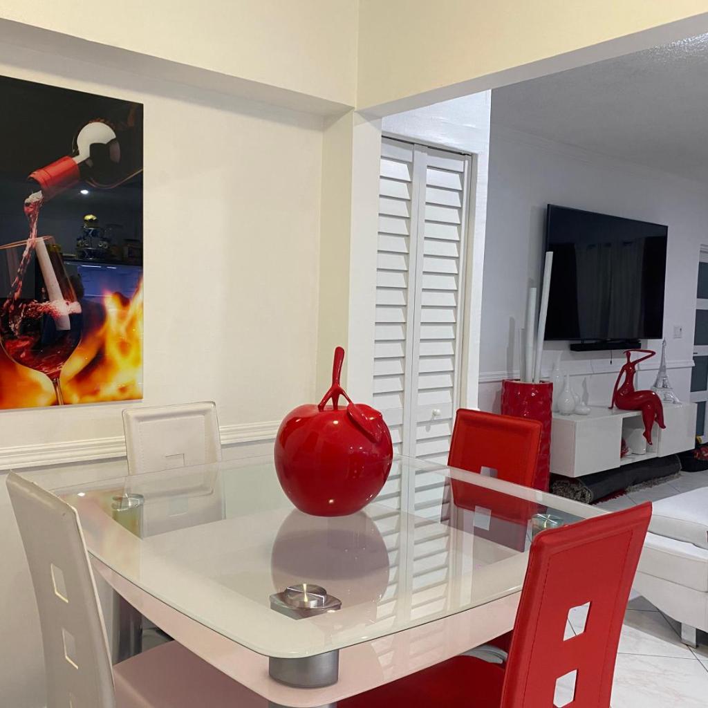 Photograph of Beautiful House 7 min from Miami Airport w FREE parking