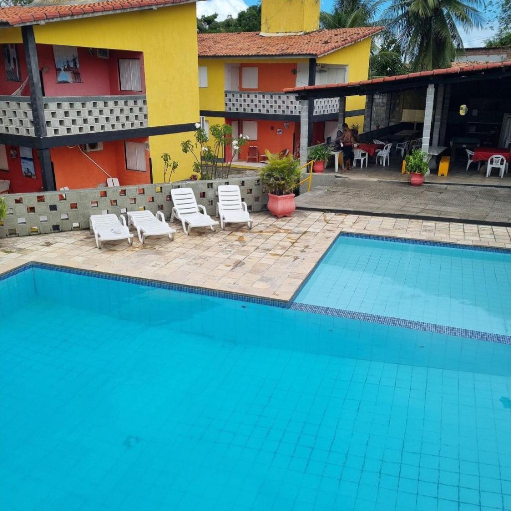 FLATS no Forte a 200m da praia, com 60 m2, 2 quartos com ar condicionado, cozinha completa, área de lazer, WIFI, piscinas, estacionamento, acomodam 8 pessoas, portaria 24H, ambiente familiar. — foto 5