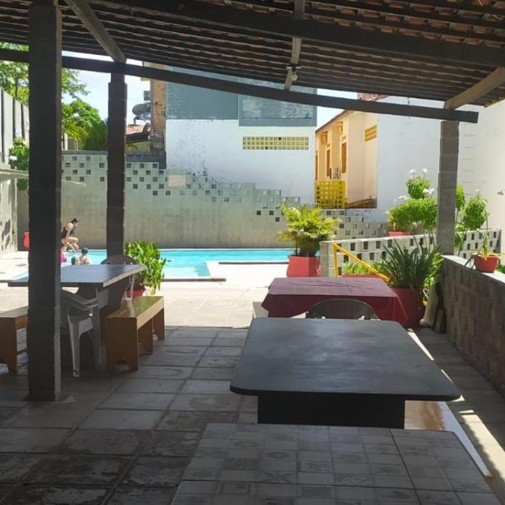FLATS no Forte a 200m da praia, com 60 m2, 2 quartos com ar condicionado, cozinha completa, área de lazer, WIFI, piscinas, estacionamento, acomodam 8 pessoas, portaria 24H, ambiente familiar. — foto 9