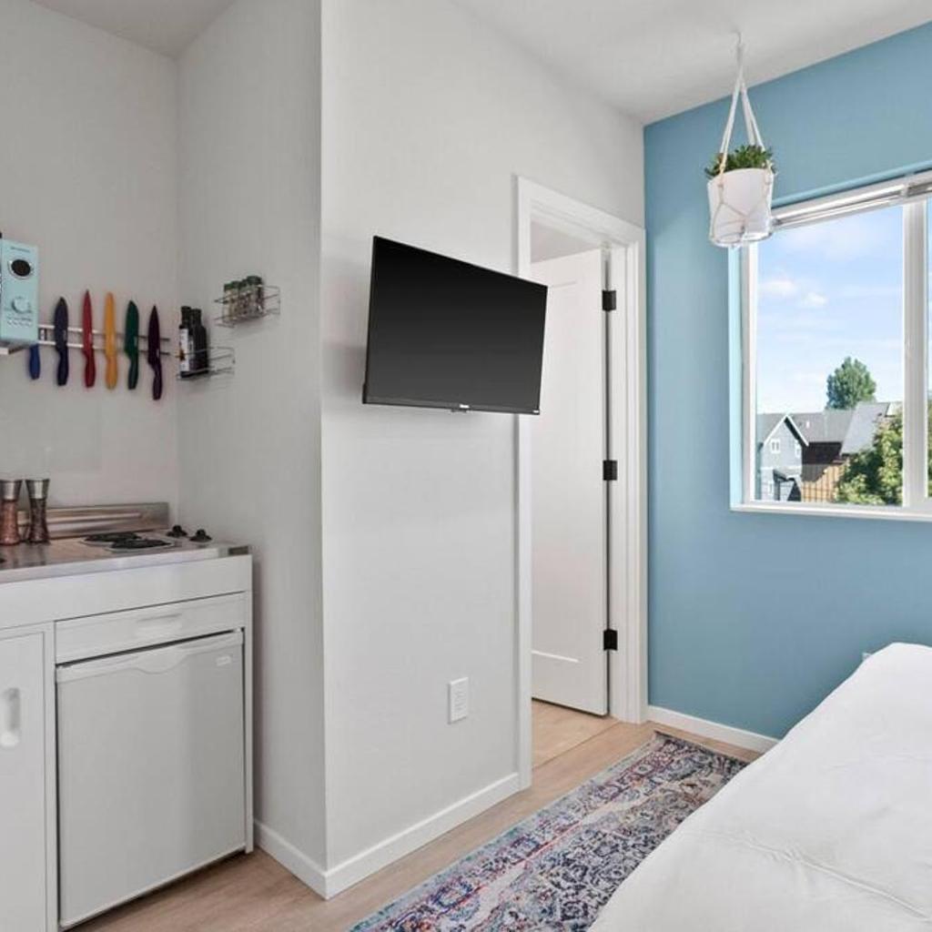 Photograph of Evan's sweet suite - Micro Studio - 91Walkscore