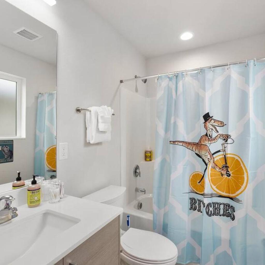 Photograph of Evan's sweet suite - Micro Studio - 91Walkscore