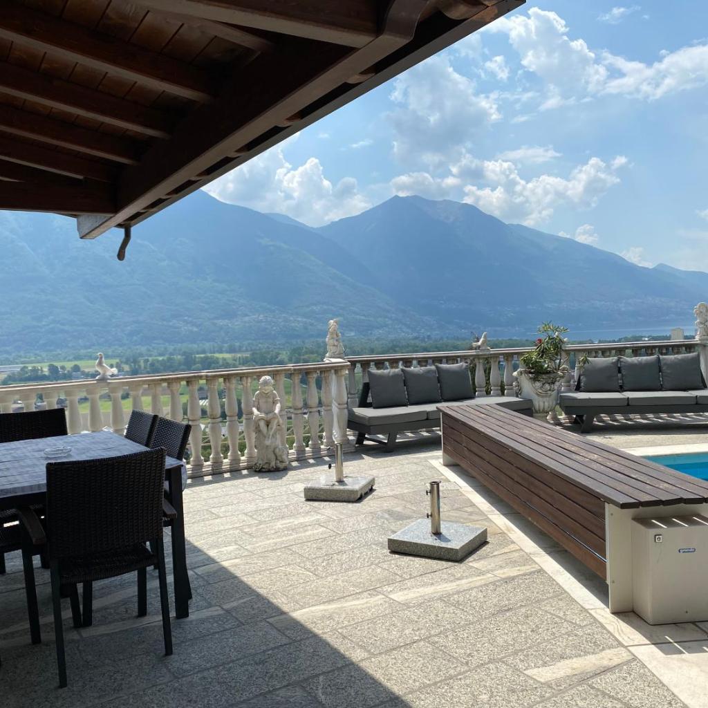 Image 8 - Ferienhaus Patrizia with a fantastic view of Lake Maggiore and the pool