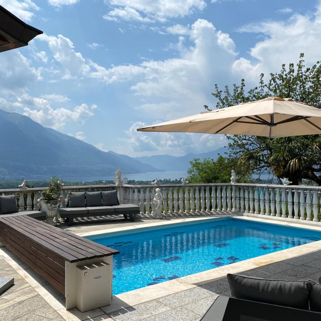 Image 9 - Ferienhaus Patrizia with a fantastic view of Lake Maggiore and the pool