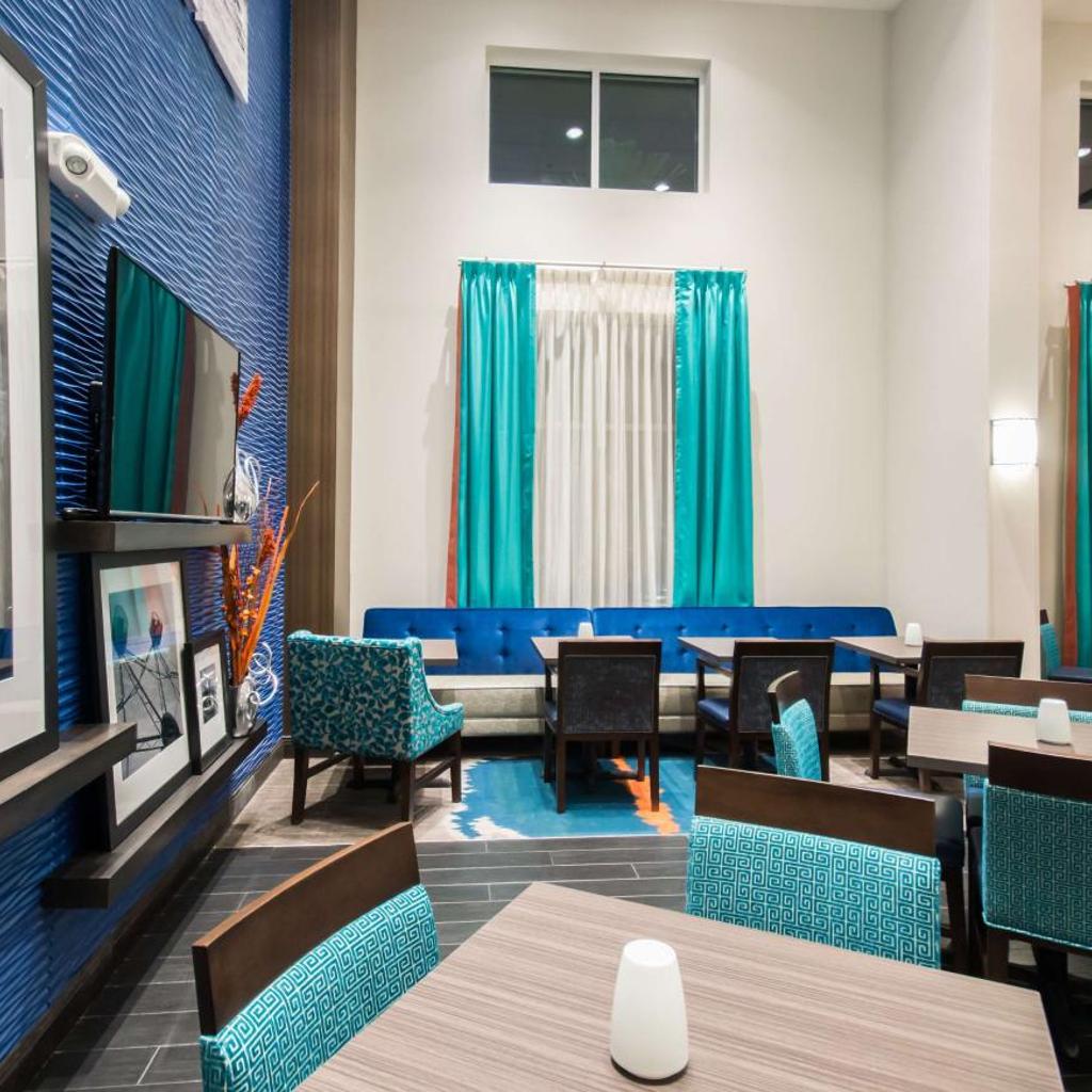 Photograph of Hampton Inn & Suites Orlando near SeaWorld