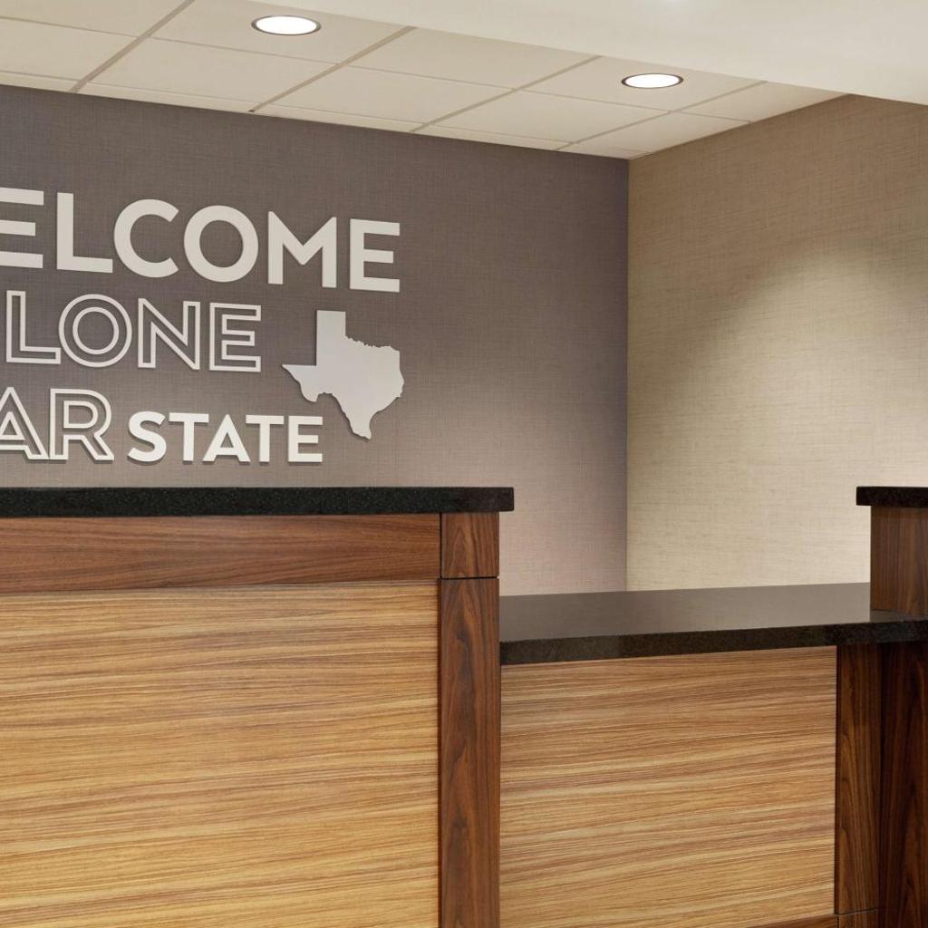 Photograph of Hampton Inn Houston Hobby Airport